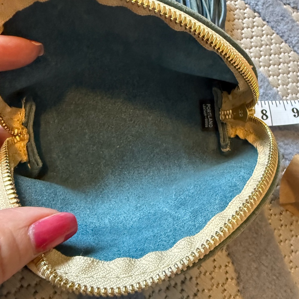 Portland Leather Taco pouch with  Tassel - Picture 4 of 4